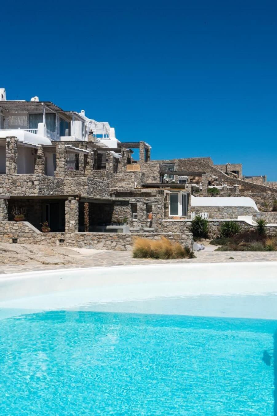 Gorgeous W Ocean Views And Shared Pools